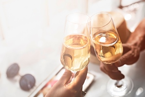 Ein Glas Schaumwein oder zwei